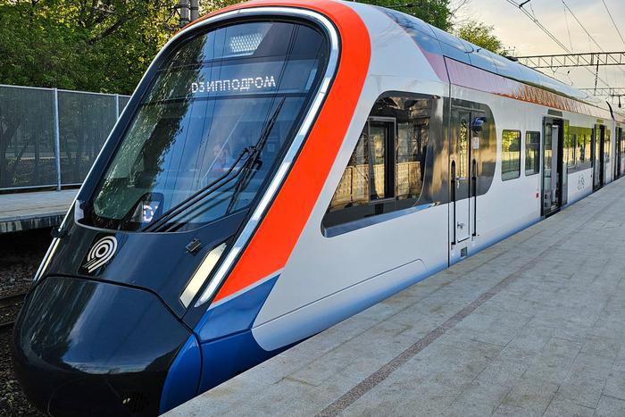 Максим Ликсутов: на МЦД курсируют около 400 новых современных поездов