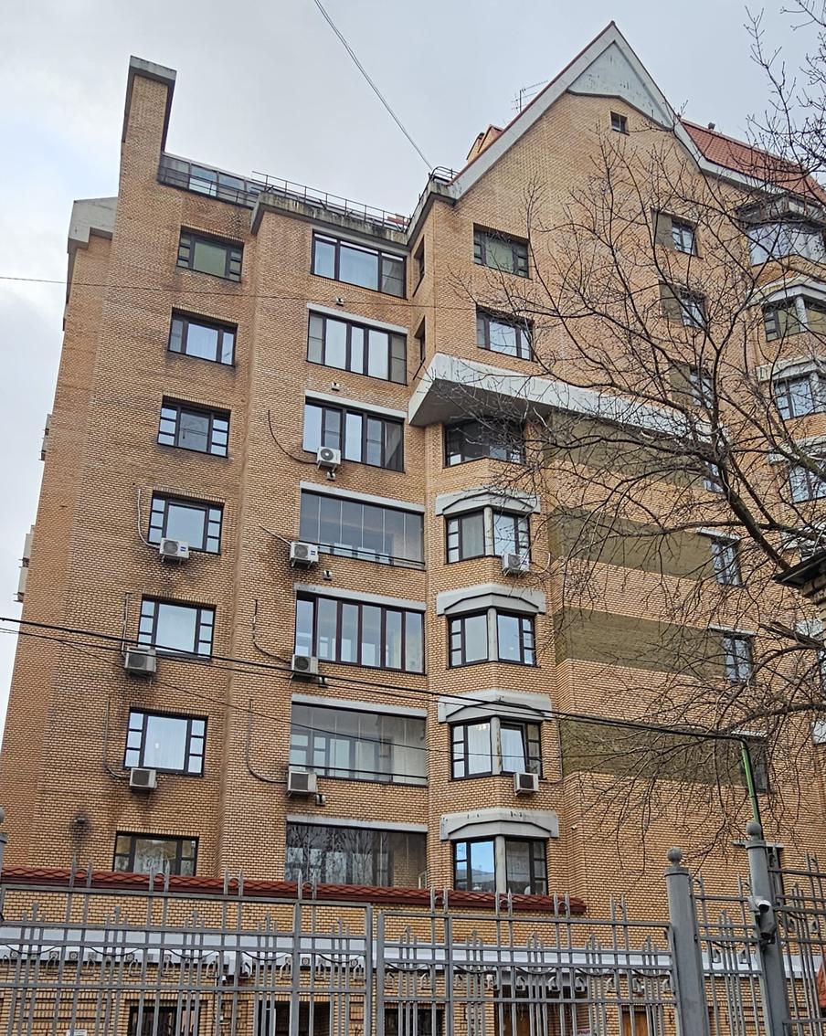 Квартиру в этом доме Лариса Долина продала под влиянием мошенников.