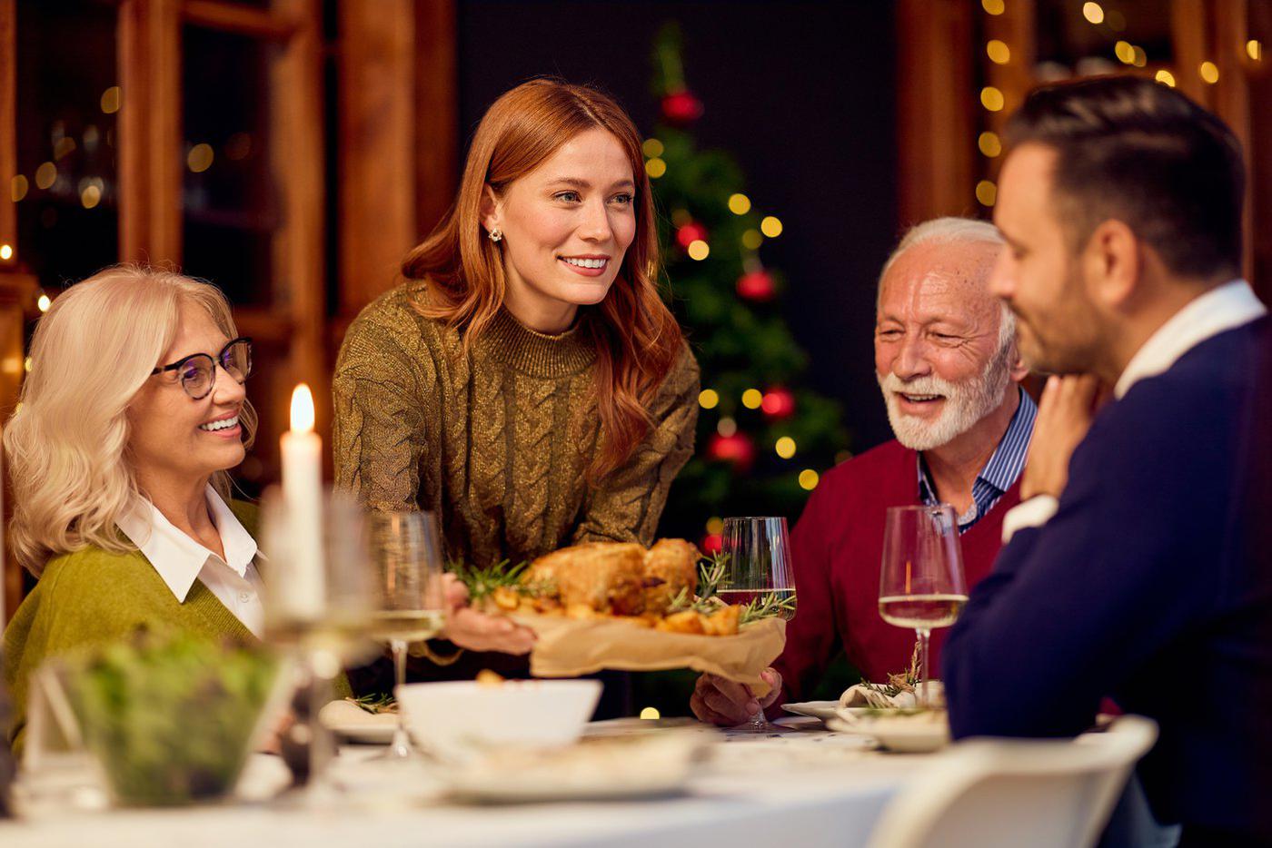 Праздники без стресса: как сохранить сон, питание и активность всей семьи