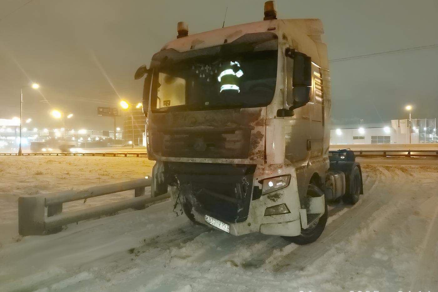 Ликсутов: 17 водителям помогла служба эвакуации "Московского паркинга" во время снегопада