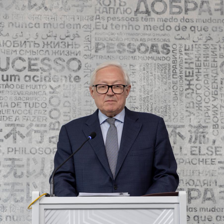 МИД РФ раскритиковал озвученный Владимиром Зеленским мирный план по Украине. Замминистра иностранных дел России Сергей Рябков назвал раскрытые Владимиром Зеленским пункты мирного плана противоречащими достигнутым договорённостям Москвы и США в ходе встречи Трампа и Путина в Анкоридже