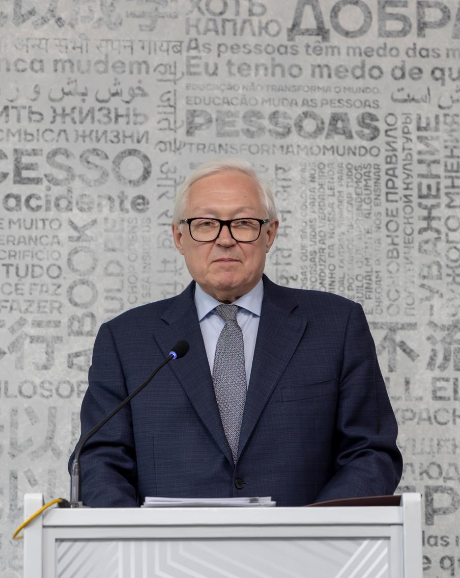 МИД РФ раскритиковал озвученный Владимиром Зеленским мирный план по Украине. Замминистра иностранных дел России Сергей Рябков назвал раскрытые Владимиром Зеленским пункты мирного плана противоречащими достигнутым договорённостям Москвы и США в ходе встречи Трампа и Путина в Анкоридже