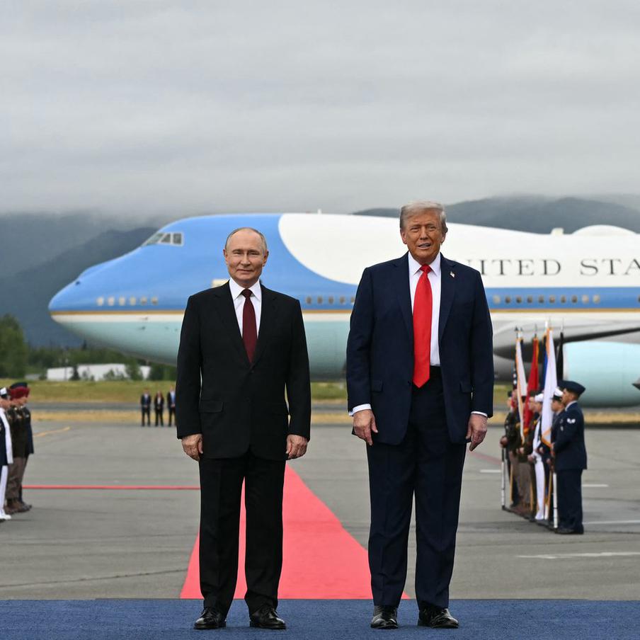 Дональд Трамп анонсировал скорый телефонный разговор с Владимиром Путиным. Американский президент рассказал о планах в ближайшее время провести телефонный разговор с российским коллегой Владимиром Путиным. Что именно будут обсуждать лидеры, неизвестно