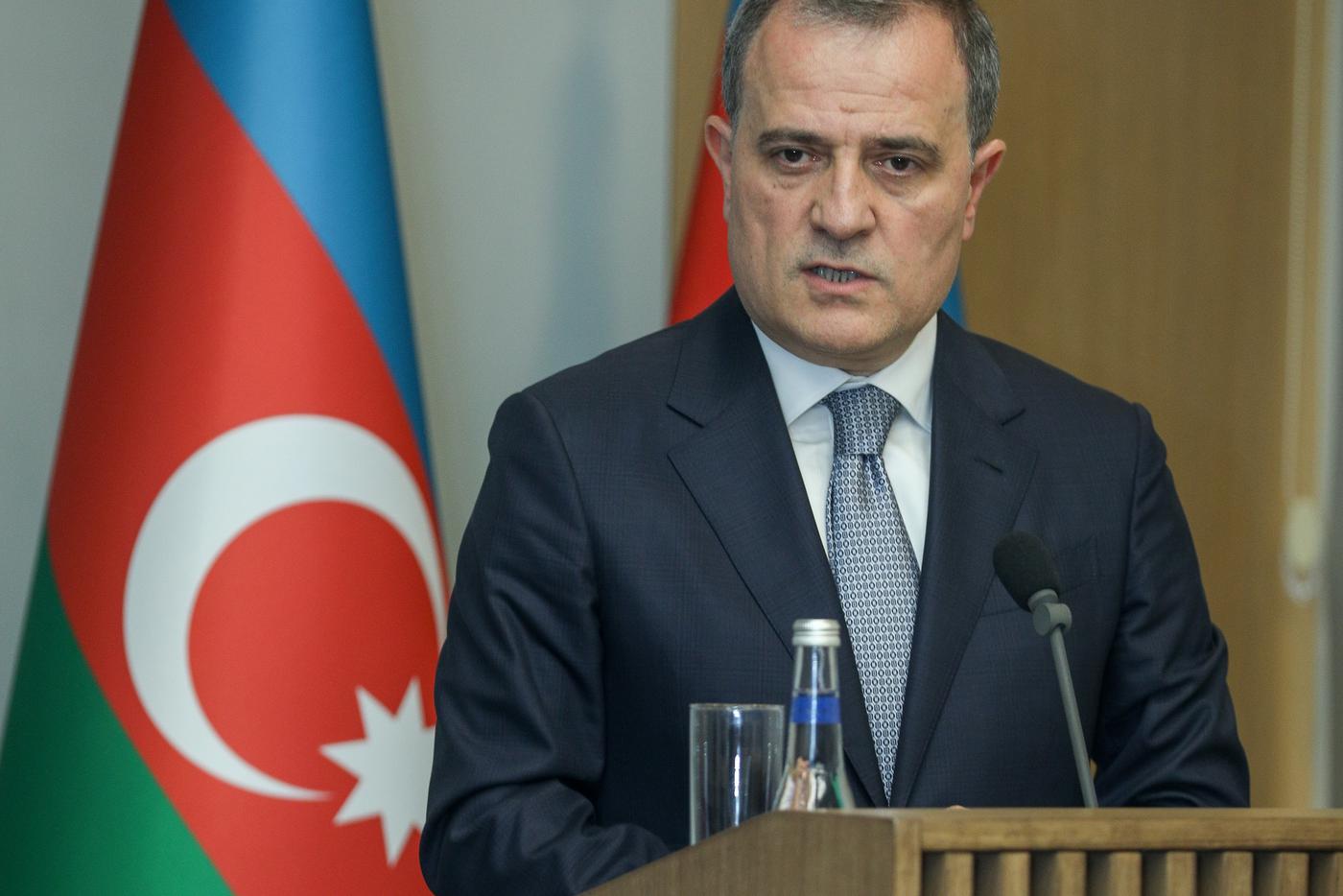 Азербайджан заявил о несогласии с решением закрыть расследование о крушении AZAL в России