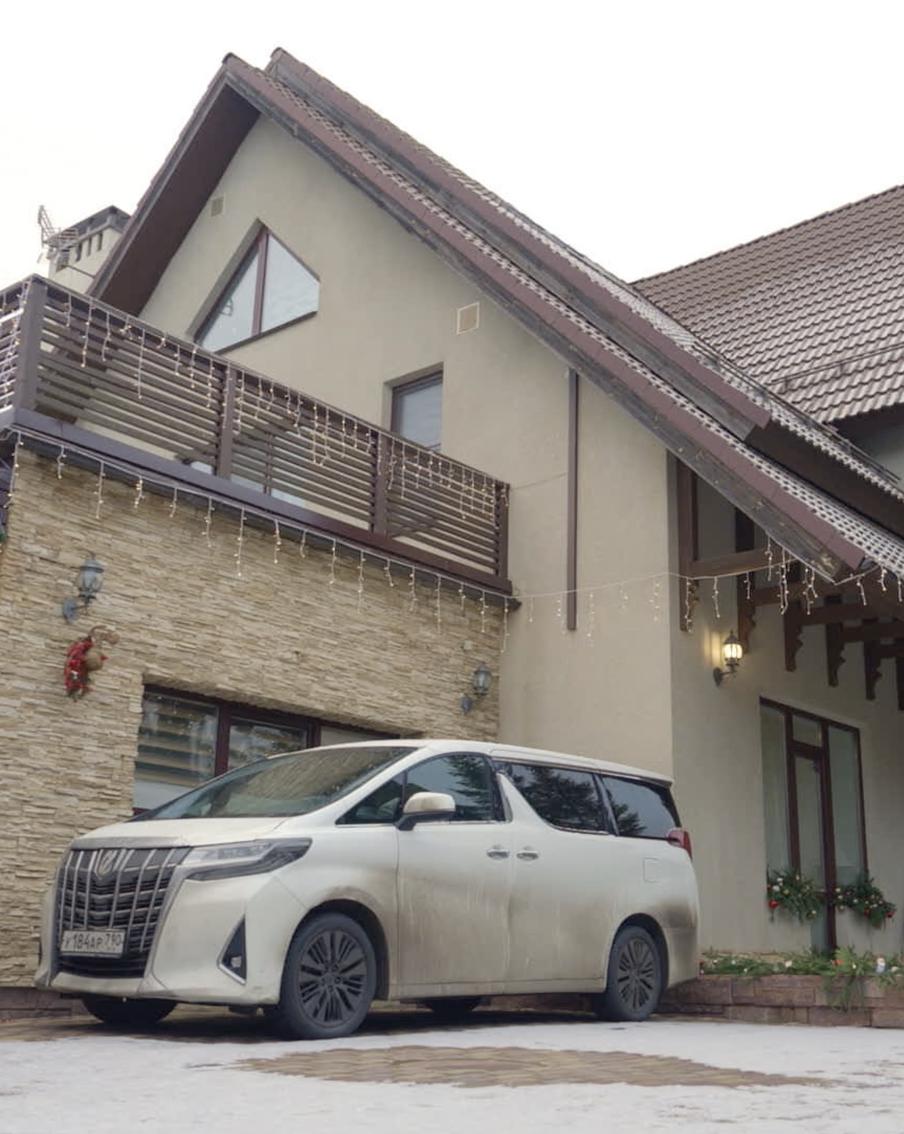 Полина Диброва и Роман Товстик впервые показали дом, в котором живут с семьёй