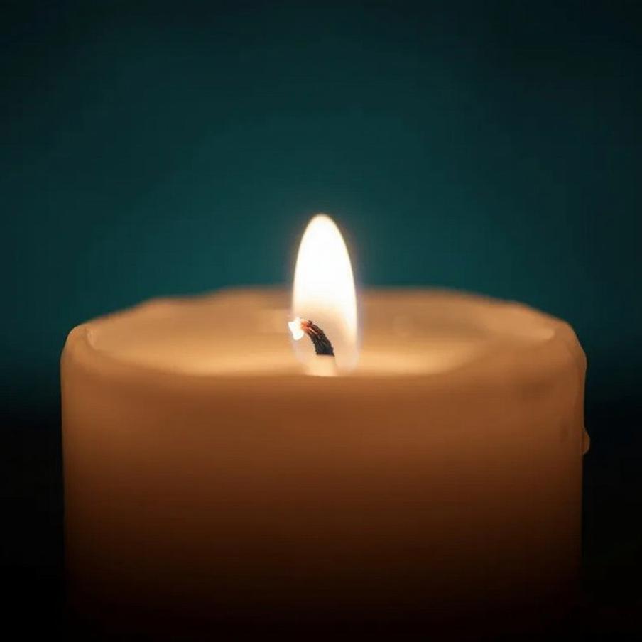 Последняя из пятерняшек Дион скончалась в возрасте 91 года. Скончалась Аннет Дион – последняя из знаменитой пятерни Дион. Ей был 91 год, сообщает The New York Times. Сёстры Дион стали первой в мире известной пятерней, которые выжили в младенчестве и дожили до совершеннолетия. Аннет ушла из жизни в среду, 24 декабря, в пригороде Монреаля, став жертвой осложнений, вызванных болезнью Альцгеймера