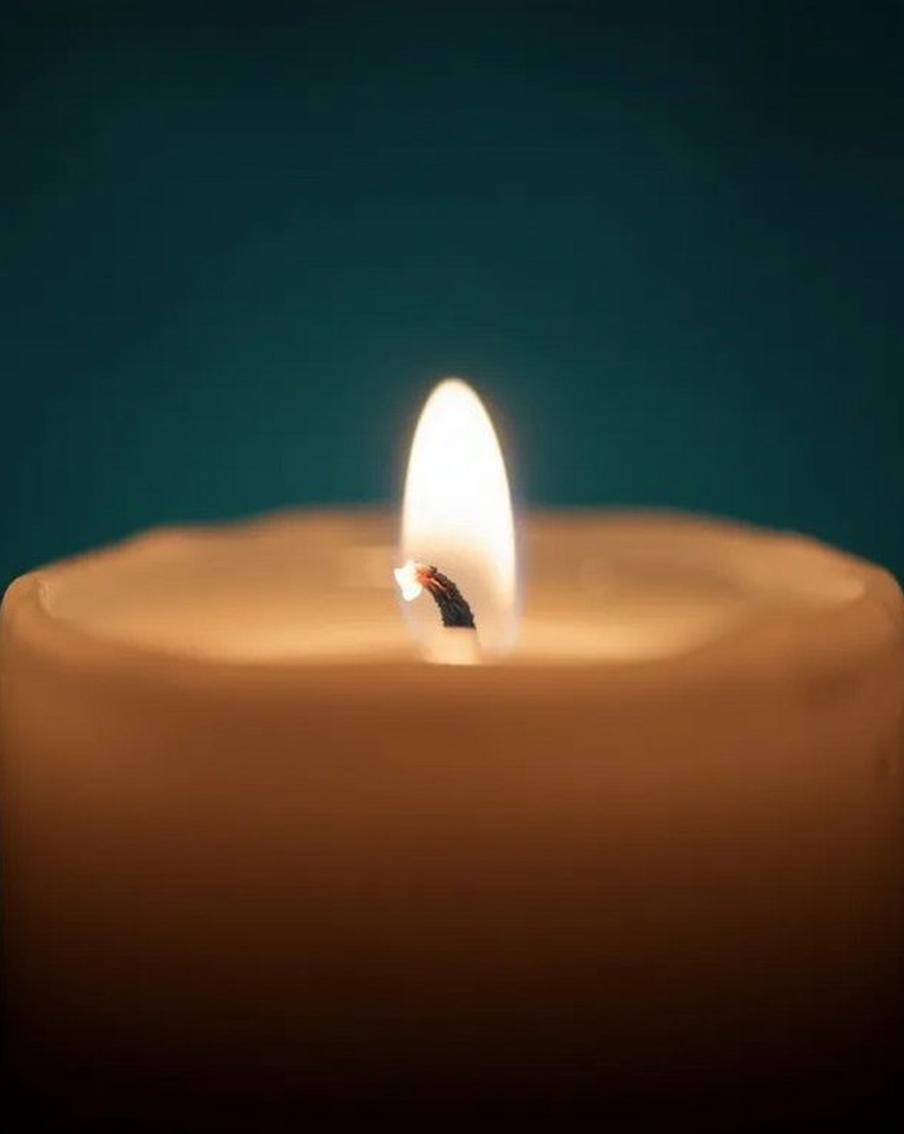 Последняя из пятерняшек Дион скончалась в возрасте 91 года. Скончалась Аннет Дион – последняя из знаменитой пятерни Дион. Ей был 91 год, сообщает The New York Times. Сёстры Дион стали первой в мире известной пятерней, которые выжили в младенчестве и дожили до совершеннолетия. Аннет ушла из жизни в среду, 24 декабря, в пригороде Монреаля, став жертвой осложнений, вызванных болезнью Альцгеймера