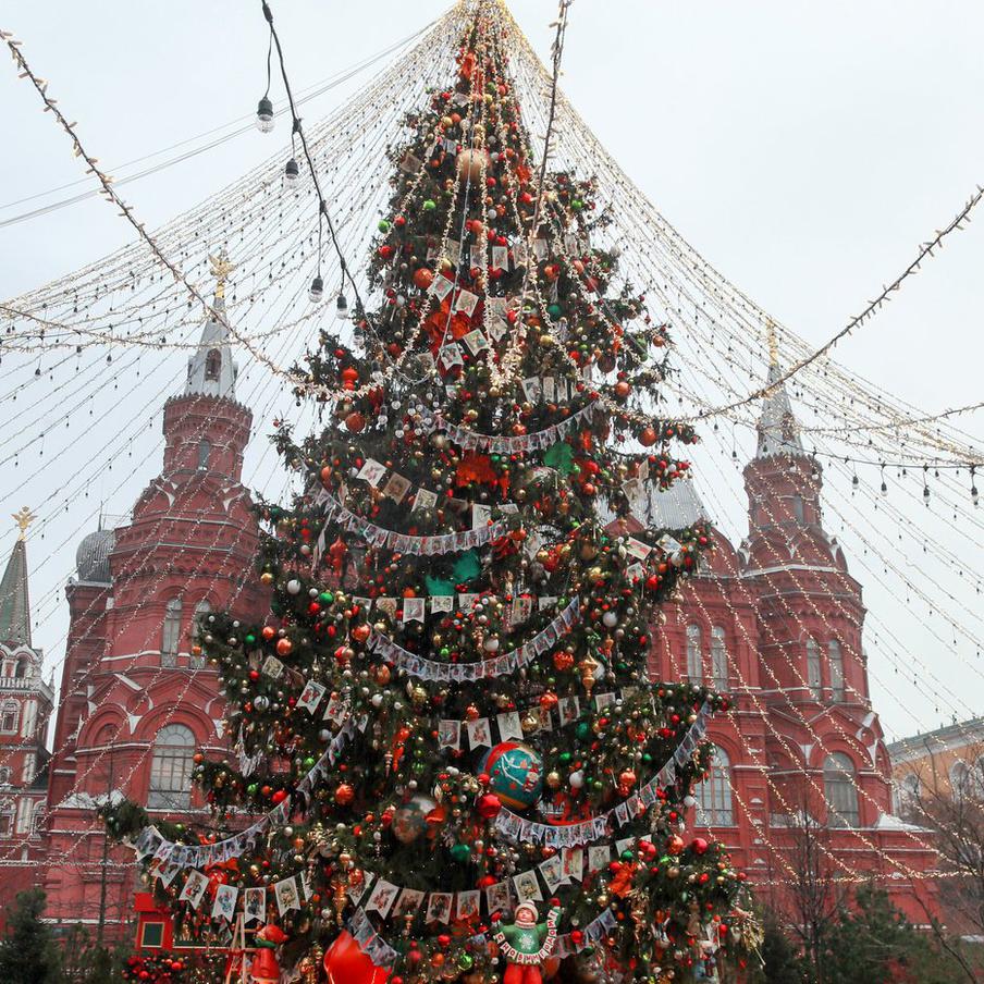 Синоптик рассказал об ожидающей жителей Москвы на Новый год погоде. Согласно прогнозам специалистов, на Новый год жителей и гостей столицы будет ожидать морозная погода. Температура воздуха будет на несколько градусов ниже климатической нормы