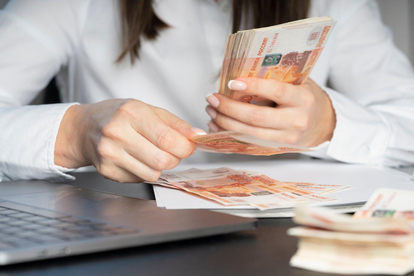 Выплаты ушедшим в декрет россиянкам могут превысить миллион рублей в 2026 году