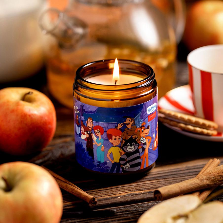 Сердцем композиции стал аромат сочных красных яблок из деревенского сада.