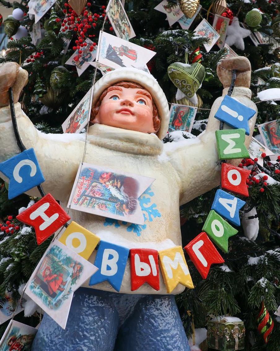 В МВД рассказали о том, что Красная площадь будет закрыта в новогоднюю ночь. В столичном управлении МВД России заявили, что Красная площадь в этом году будет закрыта в новогоднюю ночь. Вновь доступна для посетителей она будет только утром 1 января