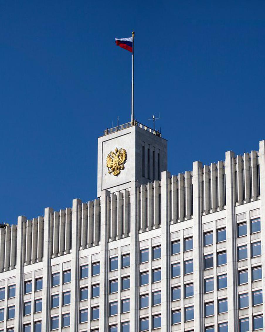 Российские власти продлили запрет на экспорт бензина до февраля следующего года. Правительство России приняло решение продлить запрет на экспорт за рубеж автомобильного бензина ещё на два месяца