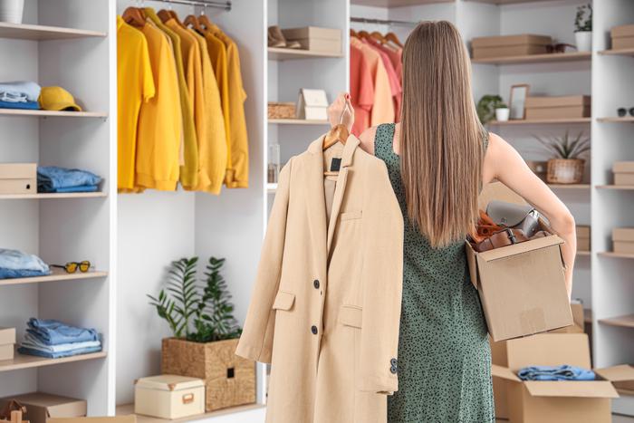 Организация шкафа: как разобрать гардероб и сохранить порядок