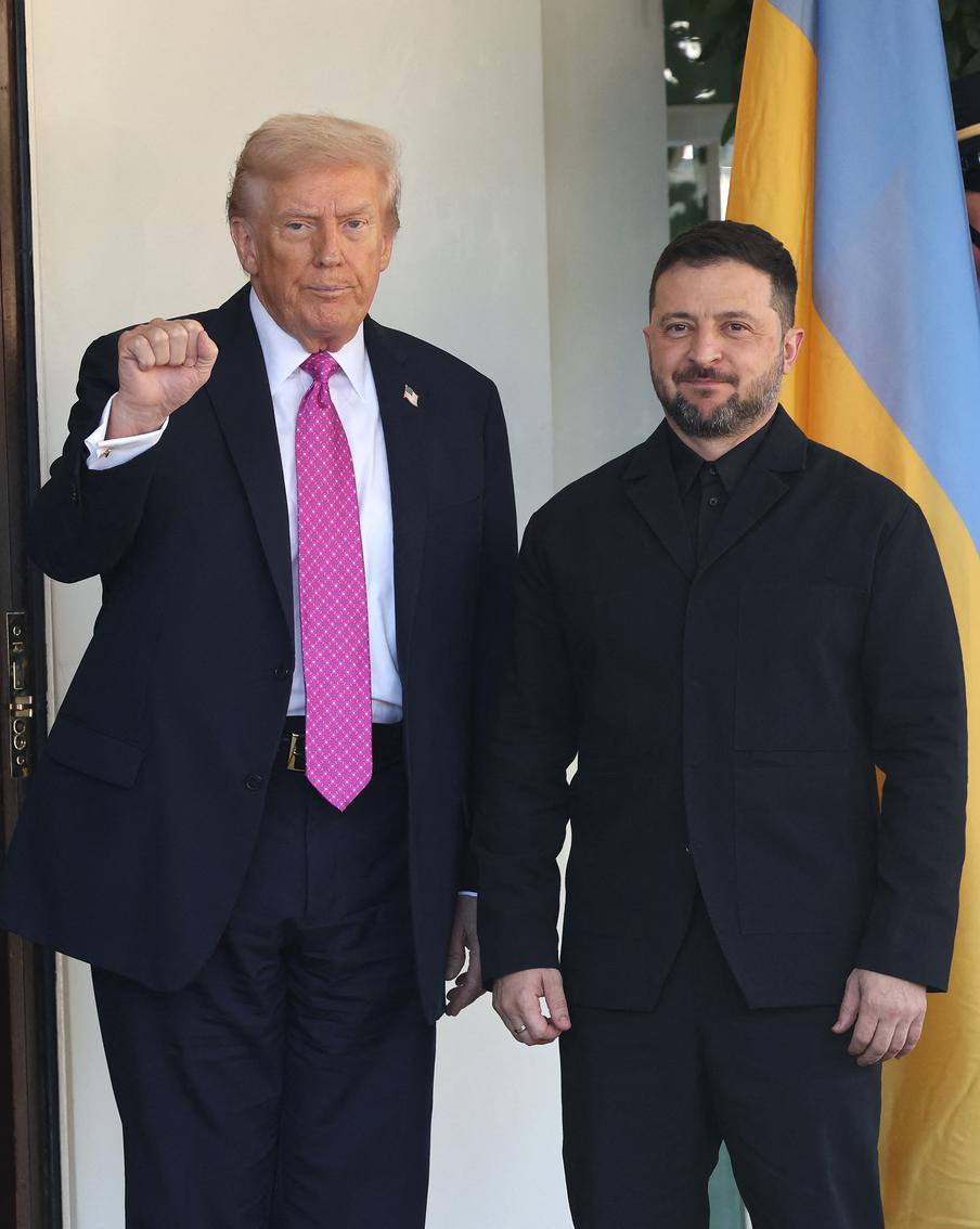 Стало известно время начала переговоров Зеленского и Трампа в Палм-Бич. Американский президент планирует встретиться со своим украинским коллегой в Палм-Бич вечером воскресенья. Отмечается, что начало переговоров было сдвинуто на два часа раньше запланированного