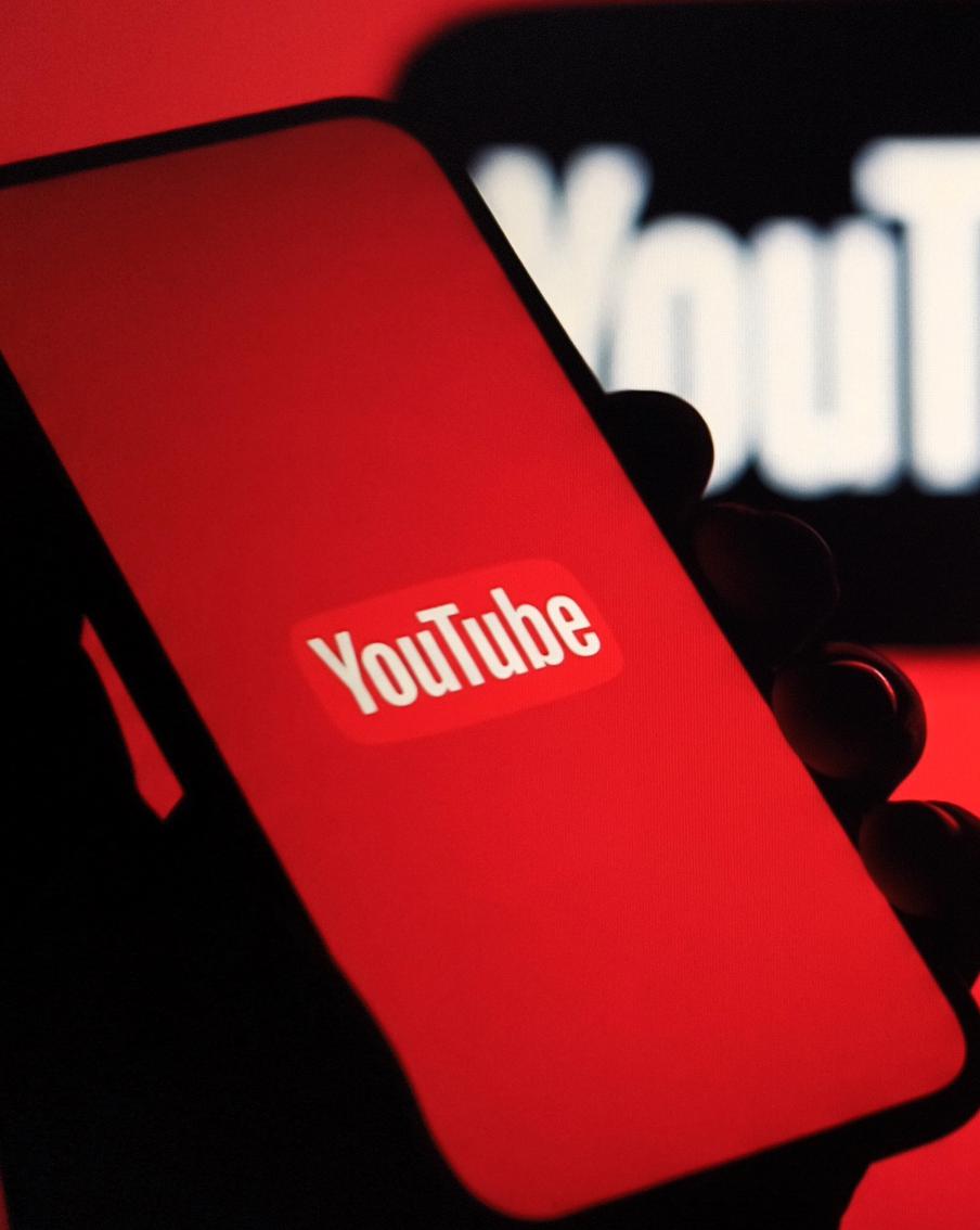 Исследователи раскрыли, как "ИИ-мусор" с животными заполнил интернет. Компания Kapwing провела исследование, которое показало, что в интернете, в частности, на платформе YouTube, распространён низкокачественный контент, созданный с помощью искусственного интеллекта. Этот контент получил название "AI-slop" (или "ИИ-помои"), он часто встречается среди рекомендуемых видео, принося создателям значительную прибыль