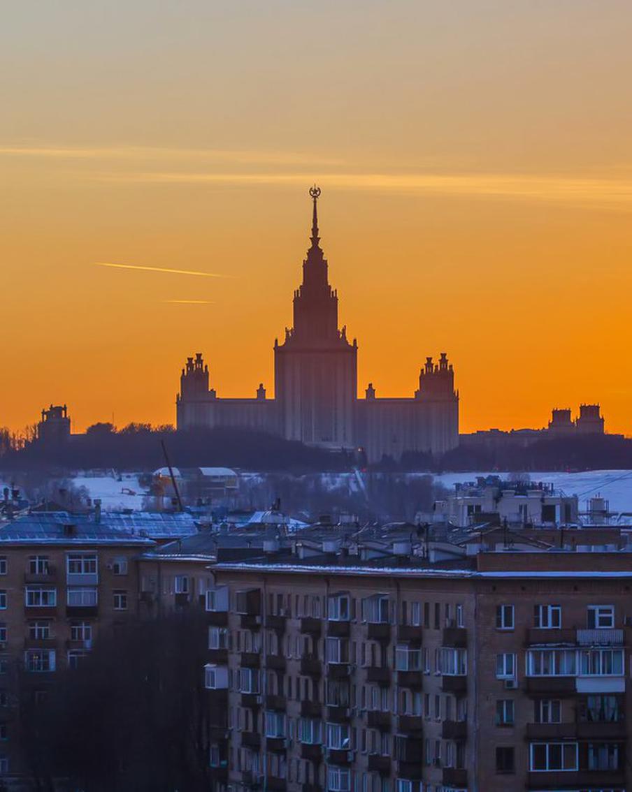 В Москве объявили жёлтый уровень погодной опасности. В связи с тем, что на дорогах Москвы и Московской области в ближайшие двое с лишним суток ожидается гололедица, Гидрометцентр России объявил жёлтый уровень погодной опасности. Этот уровень будет действовать до 21:00 по московскому времени 30 декабря и предупреждает о потенциально опасных метеорологических условиях