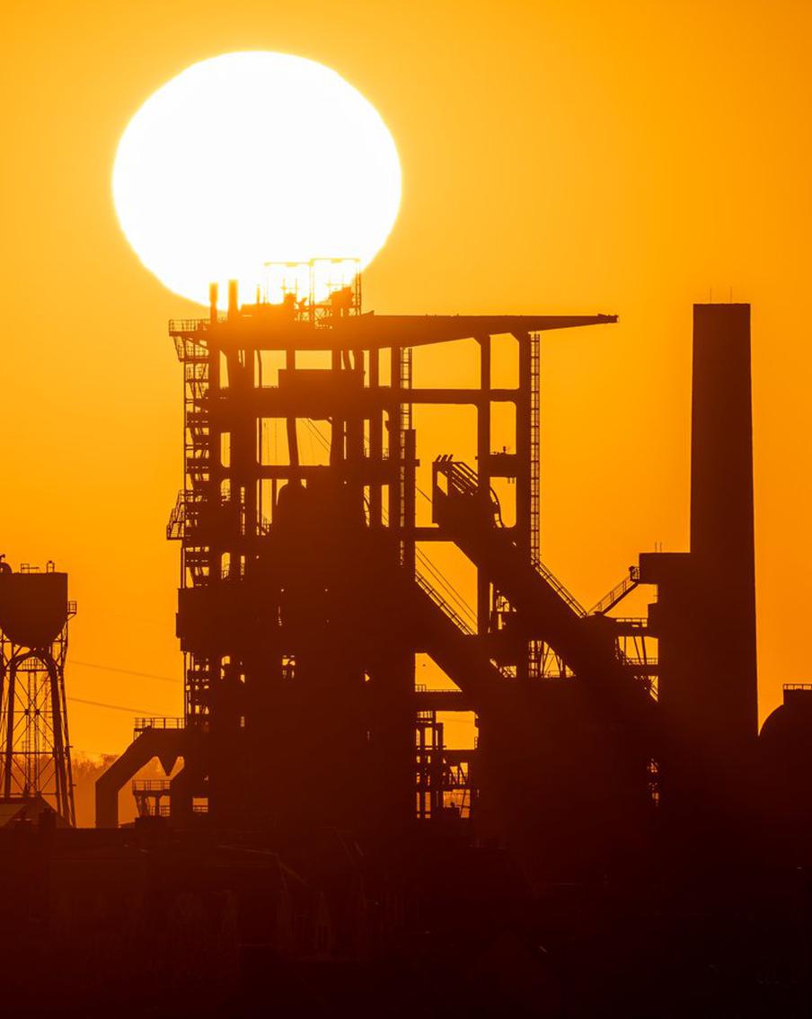 FT рассказала, как мир на Украине может привести к ренессансу в Европе. В статье Financial Times (FT) представлены мнения двух экономистов: Райнхарда Клюзе из UBS и Кристофа Буше из ABN AMRO Investment Solutions. Они считают, что прекращение военных действий между Россией и Украиной может положительно сказаться на европейской экономике