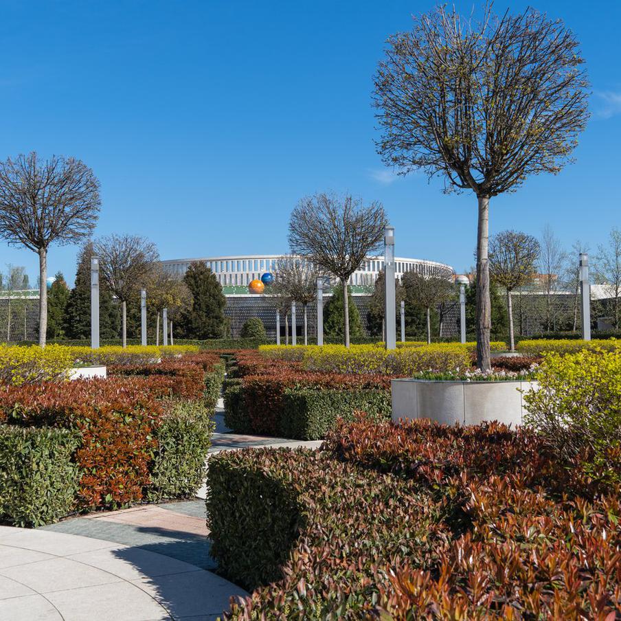 В Краснодаре уличных музыкантов обязали согласовывать свои выступления. Краснодарские власти предписали всем уличным музыкантам города согласовывать с администрацией репертуар исполняемых для прохожих песен. Также в заявке должны упоминаться данные музыкантов