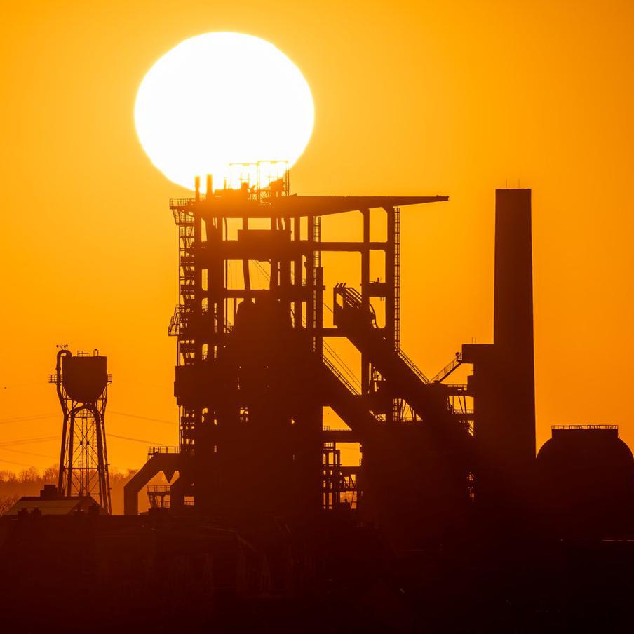 FT рассказала, как мир на Украине может привести к ренессансу в Европе. В статье Financial Times (FT) представлены мнения двух экономистов: Райнхарда Клюзе из UBS и Кристофа Буше из ABN AMRO Investment Solutions. Они считают, что прекращение военных действий между Россией и Украиной может положительно сказаться на европейской экономике