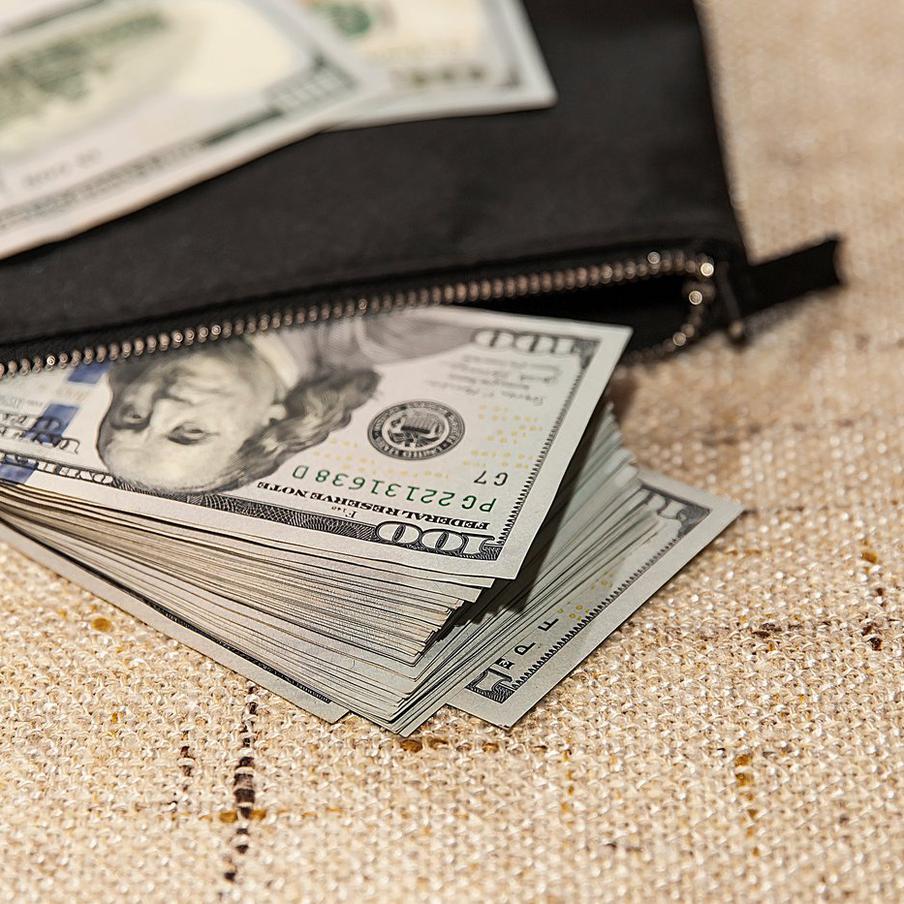 В конце года доллар США переживает одно из самых значительных падений. В конце 2025 года доллар США переживает одно из самых значительных падений за последние годы. Индекс BBDXY упал на 8%, а DXY остаётся на уровне октябрьских минимумов