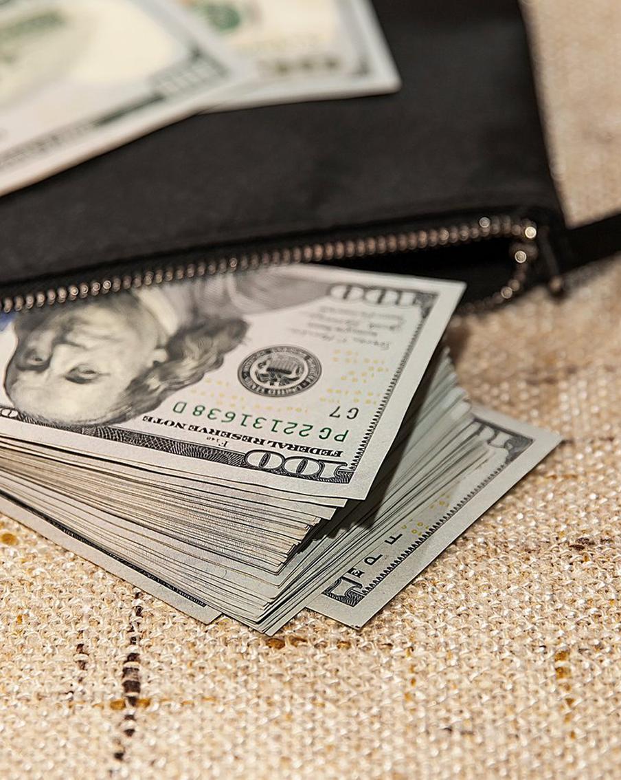 В конце года доллар США переживает одно из самых значительных падений. В конце 2025 года доллар США переживает одно из самых значительных падений за последние годы. Индекс BBDXY упал на 8%, а DXY остаётся на уровне октябрьских минимумов