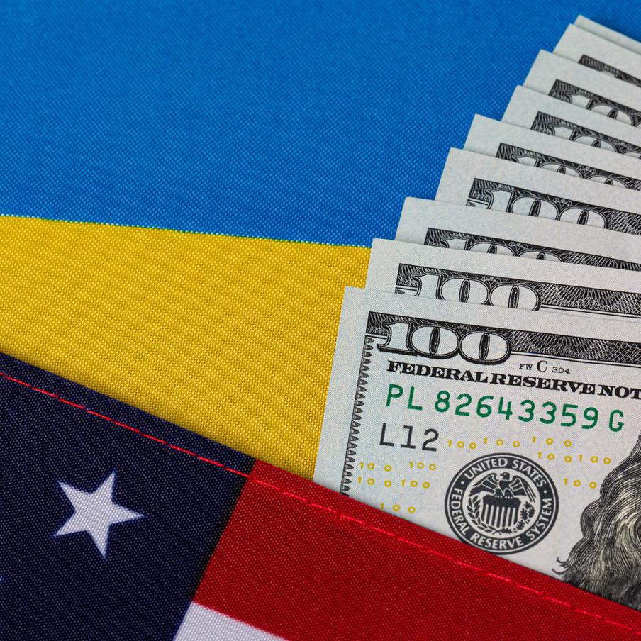 Дэвис: никто не даст Украине 800 миллиардов, которые просит Зеленский. В ходе прямого эфира на YouTube-канале подполковник Даниэл Дэвис, представляющий Вооружённые силы США, высказал мнение, что западные союзники не обладают достаточными ресурсами для предоставления Украине заявленного президентом Владимиром Зеленским объёма финансовой помощи