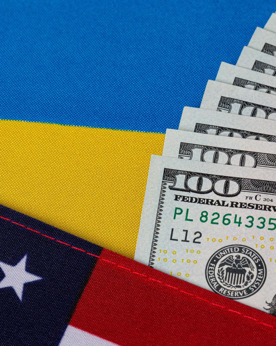 Дэвис: никто не даст Украине 800 миллиардов, которые просит Зеленский. В ходе прямого эфира на YouTube-канале подполковник Даниэл Дэвис, представляющий Вооружённые силы США, высказал мнение, что западные союзники не обладают достаточными ресурсами для предоставления Украине заявленного президентом Владимиром Зеленским объёма финансовой помощи