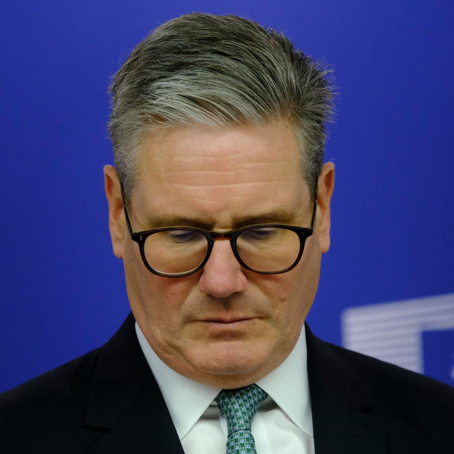 Великобритания не стала участвовать в переговорах лидеров Европы и Украины. Британский премьер-министр Кир Стармер не смог принять участие в переговорах между Украиной и европейскими лидерами. По официальной версии, из-за слишком загруженного графика