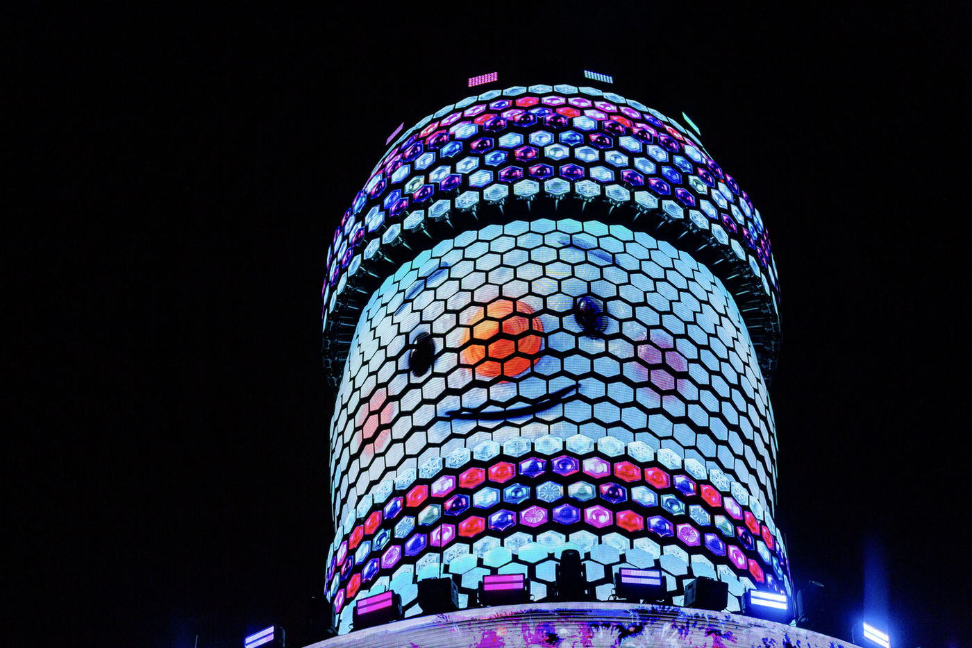 Более 10 тысяч зрителей посетили премьеру новогоднего шоу на "Матрёшке Москвы"