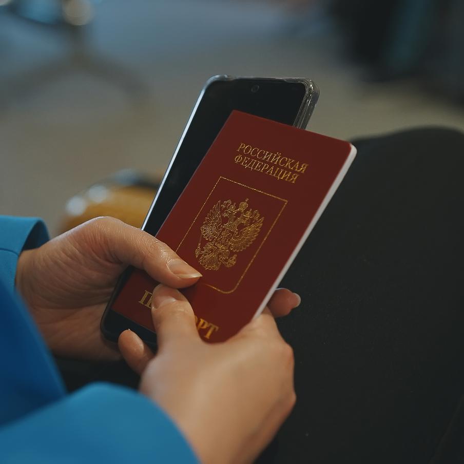 Россияне смогут поставить новую отметку в паспорте с 1 января 2026 года. По желанию россиян в следующем году они смогут поставить в своих паспортах отметку о номере записи единого федерального информационного регистра