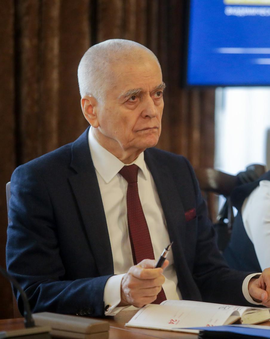 Академик РАН дал россиянам рекомендации относительно того, как сделать новогодний стол полезнее для празднующих