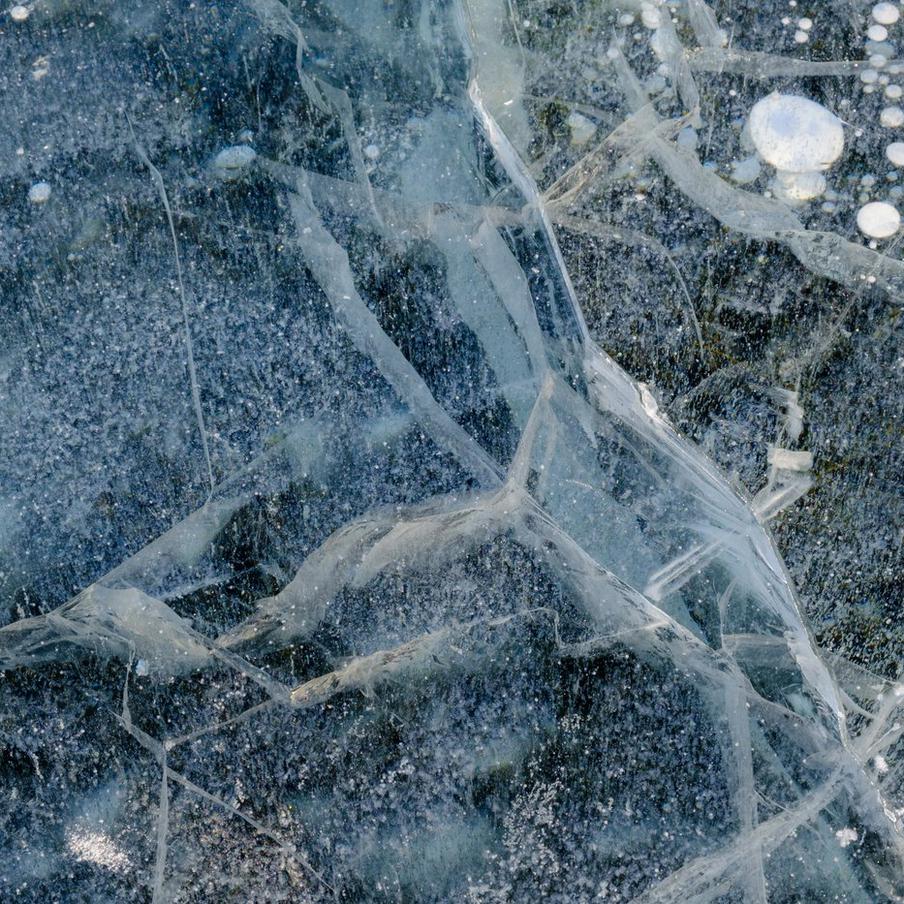 В Подмосковье прохожие спасли трёх провалившихся под лёд детей около ЖК "Пехра". Недалеко от жилого комплекса "Пехра" в подмосковной Балашихе под лёд провалились трое детей. Их смогли спасти прохожие