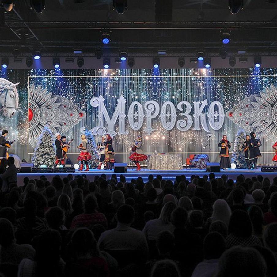 В Национальном центре "Россия" прошла премьера спектакля "Морозко". В Национальном центре "Россия" прошла премьера многожанрового спектакля "Морозко". По словам представителей центра, это новое прочтение всем известной сказки, в котором сочетаются традиционные элементы и современные технологии, а мультимедийные декорации делают постановку доступной для всей семьи