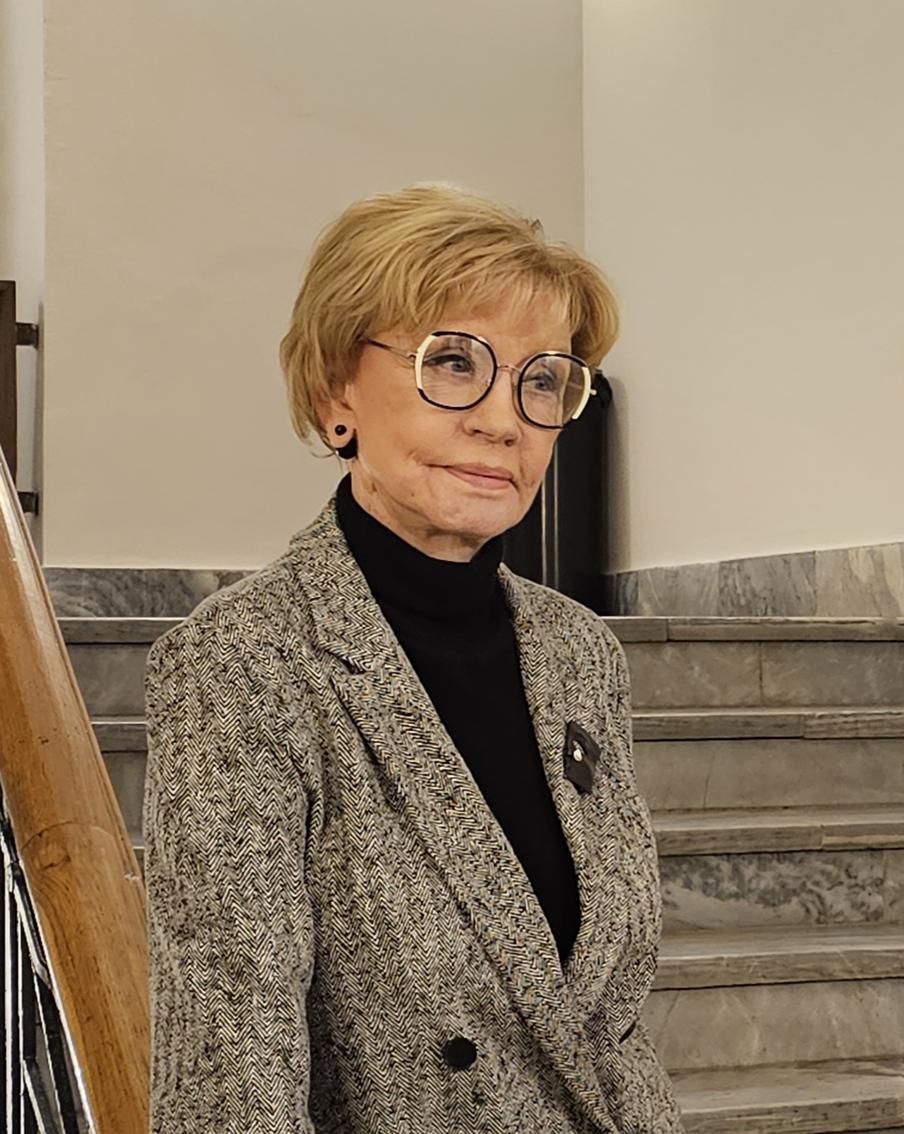 Семья приняла решение: как выглядит подготовленная для погребения Веры Алентовой могила