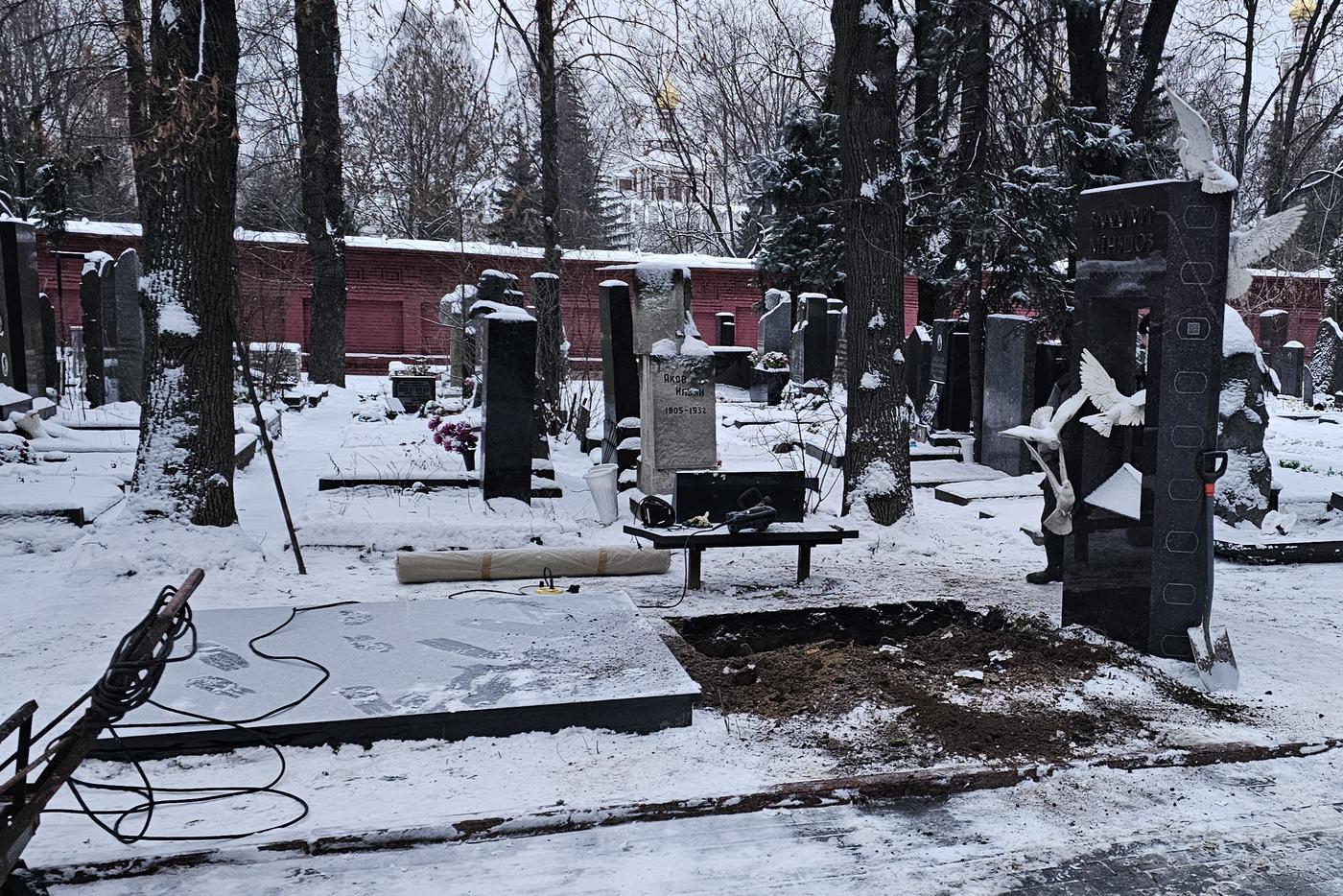 Вера Алентова будет погребена на 5-м участке Новодевичьего кладбища Москвы.