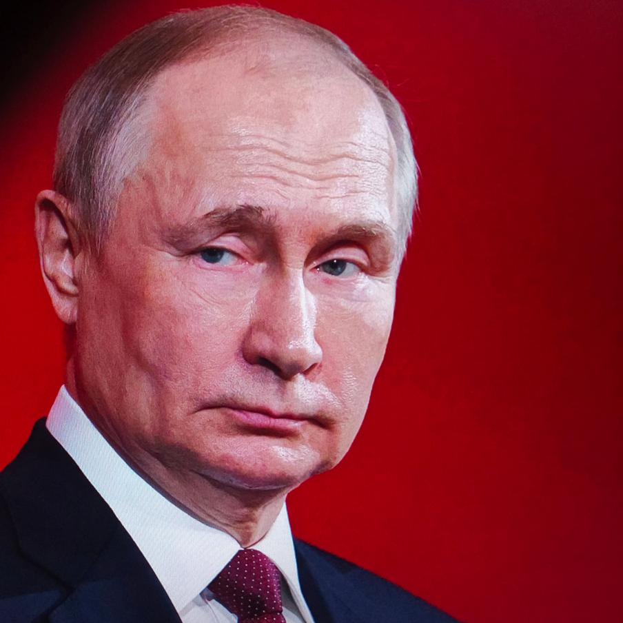 Путин подписал закон об установлении Дня памяти жертв геноцида советского народа. Президент Российской Федерации Владимир Путин своим подписанием утвердил новый закон, учреждающий 19 апреля в качестве Дня памяти жертв геноцида советского народа