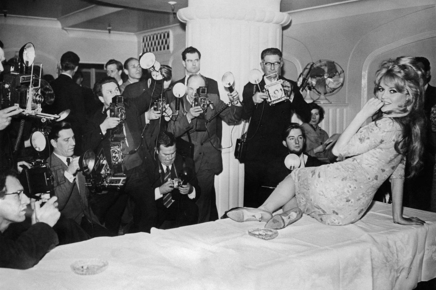 Во время беременности Брижит хотела продолжить сниматься в кино, но муж Жак Шарье был категорически против.