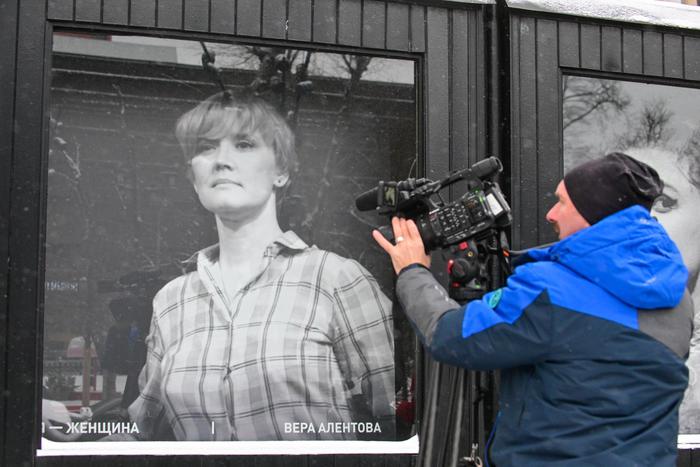 Дочь Юлия Меньшова, зять Игорь Гордин и другие собрались у гроба Веры Алентовой