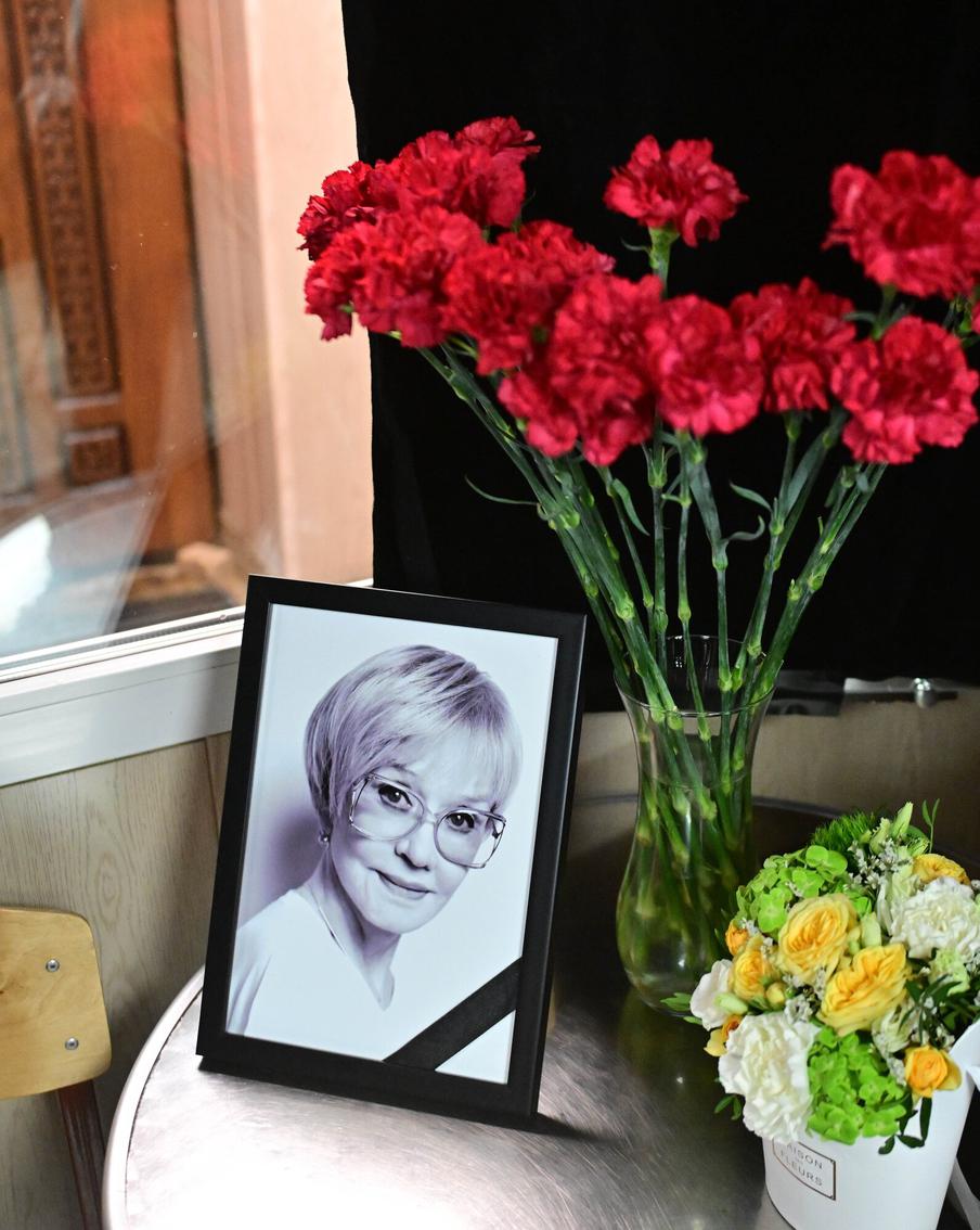 Москва слезам верит: звёзды прощаются с Верой Алентовой