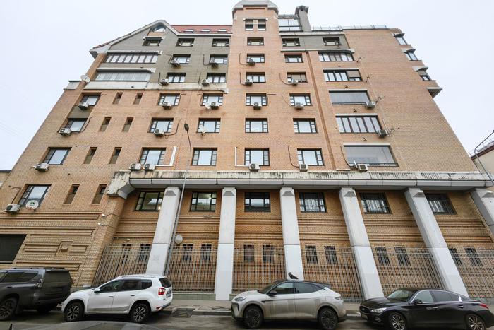 Как Лариса Долина съезжает с квартиры в Ксеньинском переулке