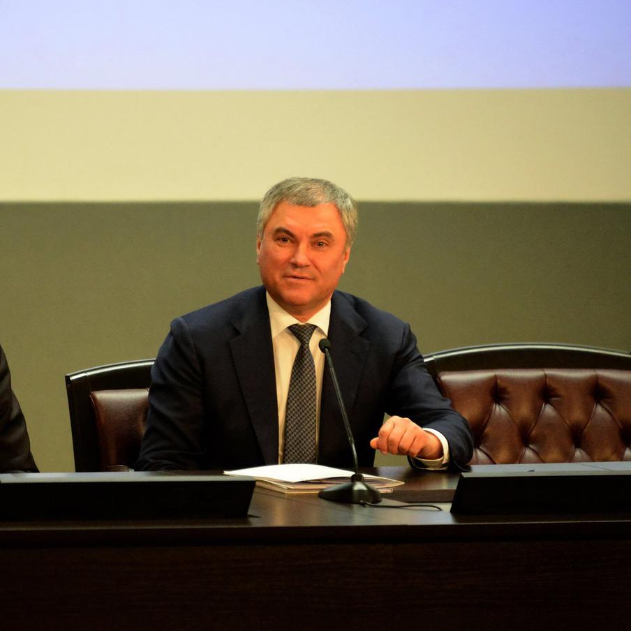 Володин: С 1 января изменятся МРОТ, страховые пенсии и соцподдержка семей. Председатель Государственной думы Вячеслав Володин представил список значимых преобразований в российском законодательстве, которые вступят в силу с января 2026 года