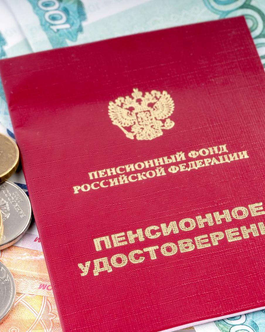 Путин утвердил закон о получателях пенсии за выслугу лет. Президент Российской Федерации Владимир Путин подписал закон, расширяющий права на получение пенсии за выслугу лет