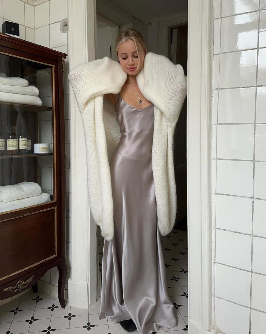 Смело надевайте летние вещи дома.