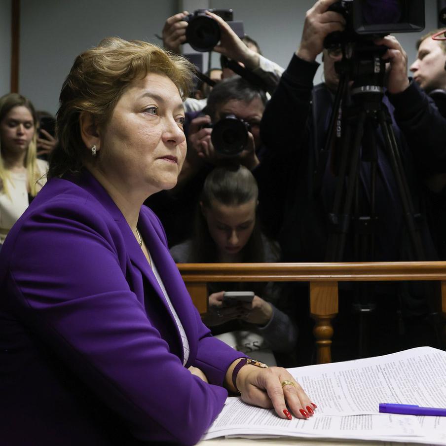 Свириденко: Долина отказала Лурье в требовании освободить жилье к 30 декабря. Как сообщила РБК адвокат Полины Лурье Светлана Свириденко, певица Лариса Долина не планирует покидать проданную квартиру к установленному сроку – 30 декабря