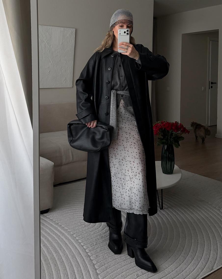 Летние платья помогают создать необычный многослойный зимний образ.