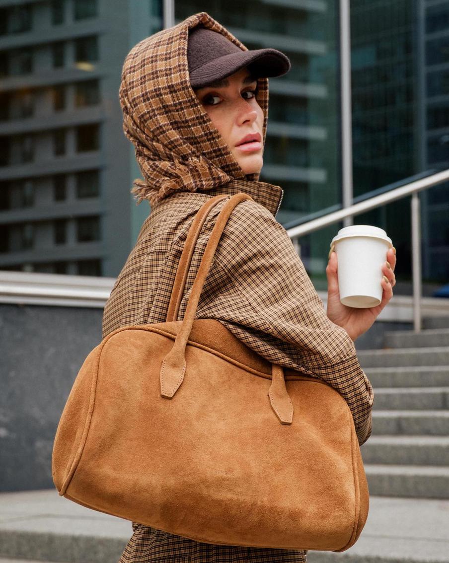 Лето зимой: 7 модных способов вписать летние вещи в холодный сезон