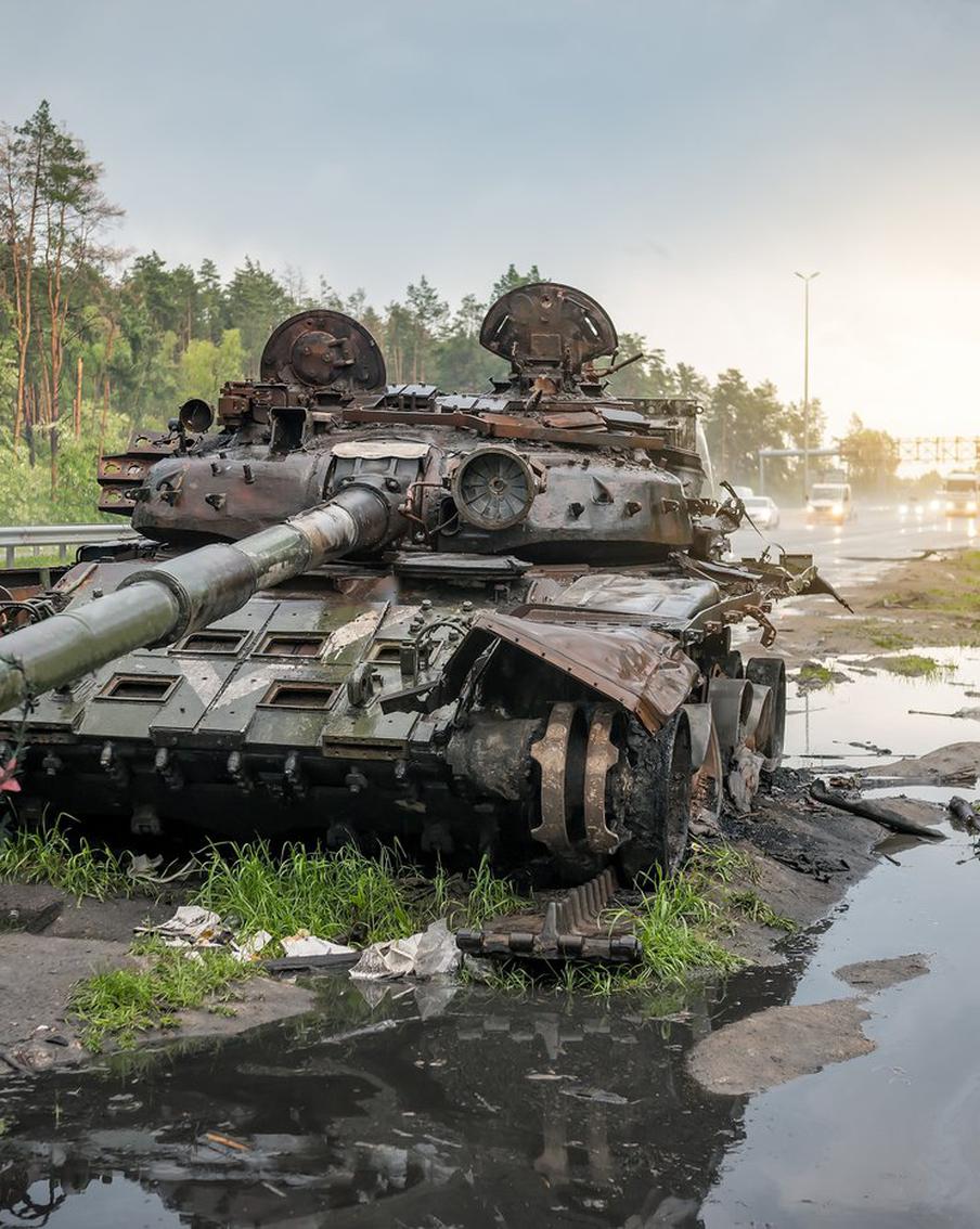 Песков назвал планом А, B и C Украины дальнейшую потерю земель. Пресс-секретарь президента Российской Федерации Дмитрий Песков в своих заявлениях подчеркнул, что дальнейшее продвижение российских войск и утрата Украиной территорий неизбежны, если военные действия не будут остановлены.