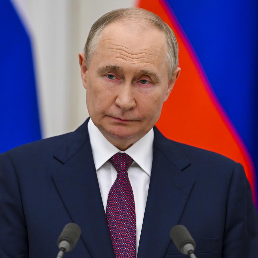 Путин повысил размер исполнительского сбора с 7 до 12 процентов. Президент Российской Федерации Владимир Путин подписал закон, утверждающий повышение ставки исполнительского сбора с 7% до 12%. Данный документ был официально опубликован на портале правовой информации