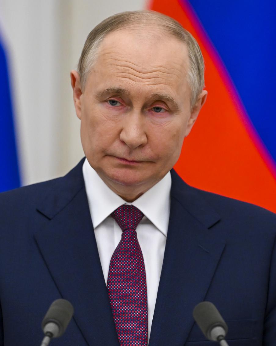 Путин повысил размер исполнительского сбора с 7 до 12 процентов. Президент Российской Федерации Владимир Путин подписал закон, утверждающий повышение ставки исполнительского сбора с 7% до 12%. Данный документ был официально опубликован на портале правовой информации