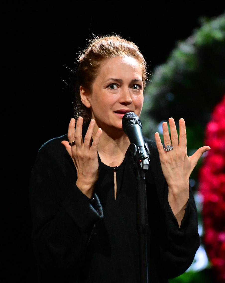 "Дура, наслаждайся!" Виктория Исакова озвучила последние слова Веры Алентовой